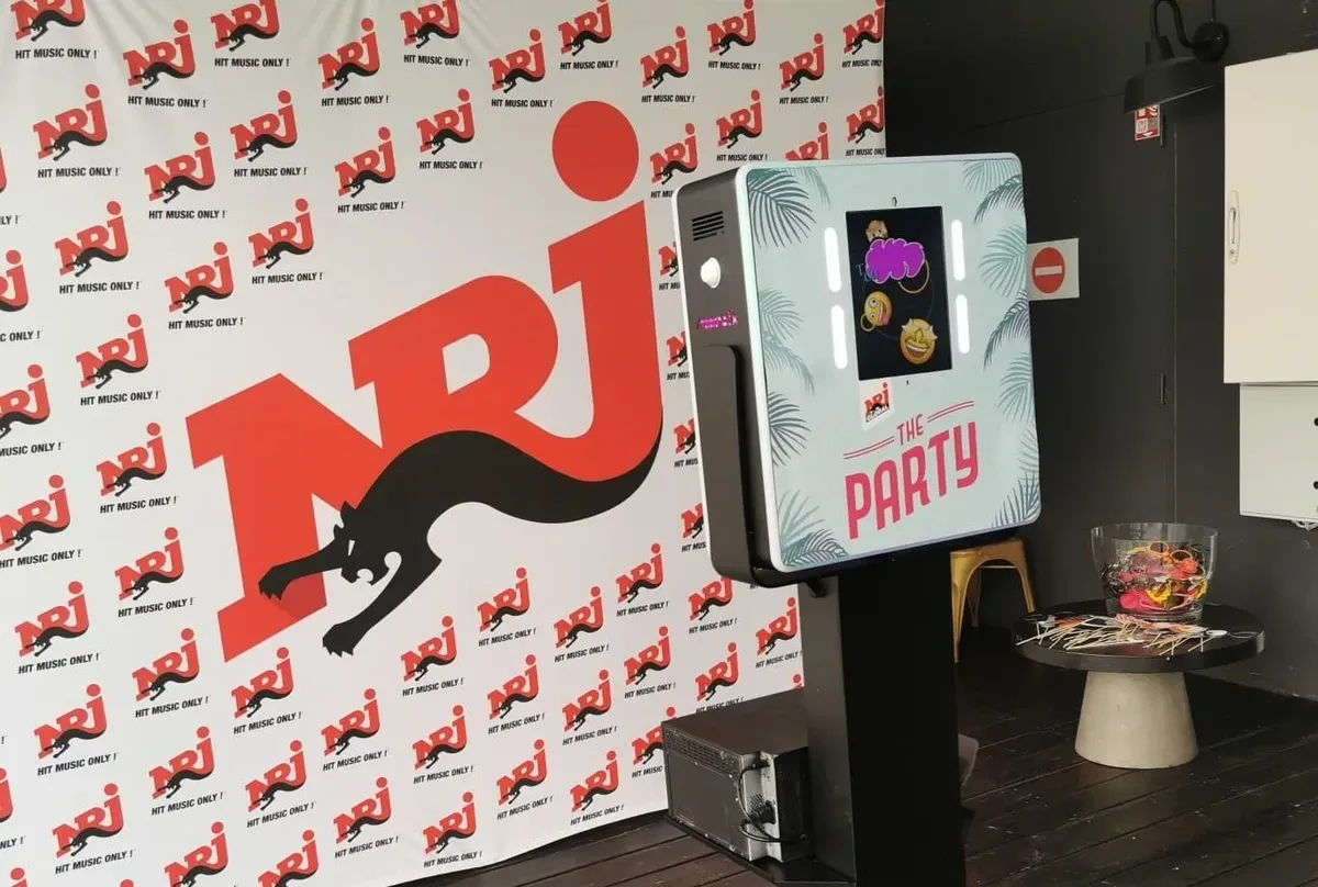 Borne NRJ floquée