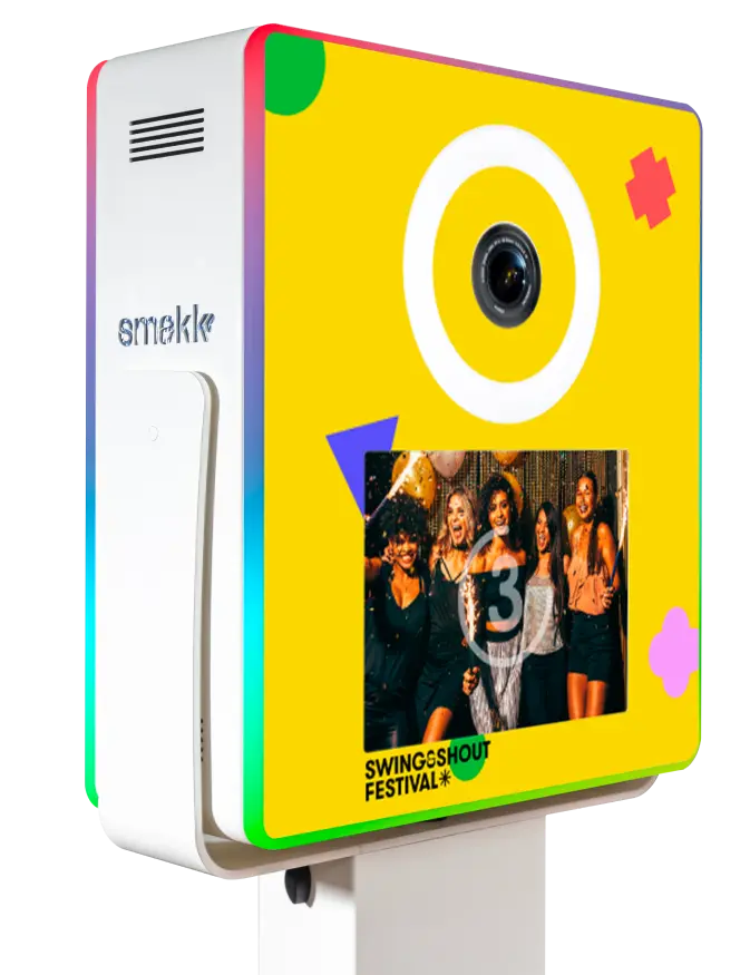 Photobooth aux couleurs d'une marque avec logo et cadre personnalisé