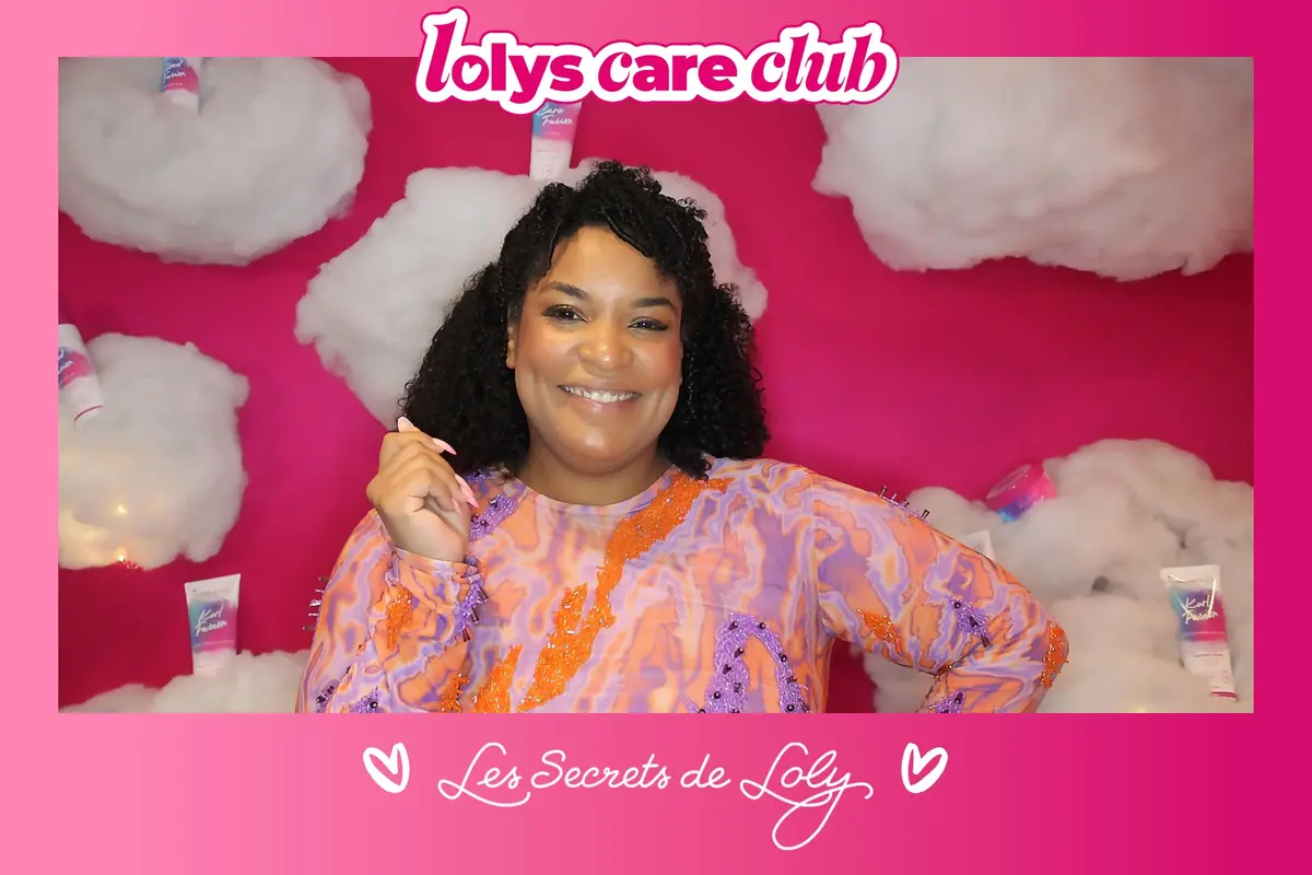 Tirage photobooth avec cadre rose et nuages pour le lancement de Loly's Care Club, la marque de Kelly Massol