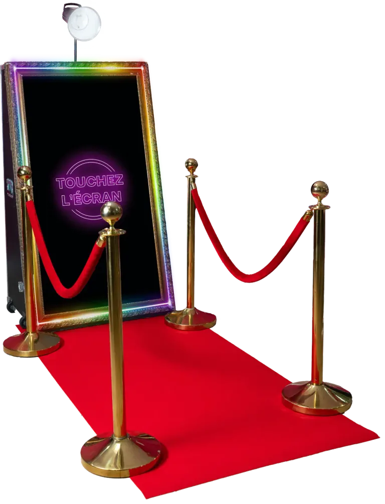 Photobooth miroir magique Smakk vu de biais : grande borne photo rectangulaire en pied avec écran tactile interactif, prête à animer mariages et événements pros en Île-de-France