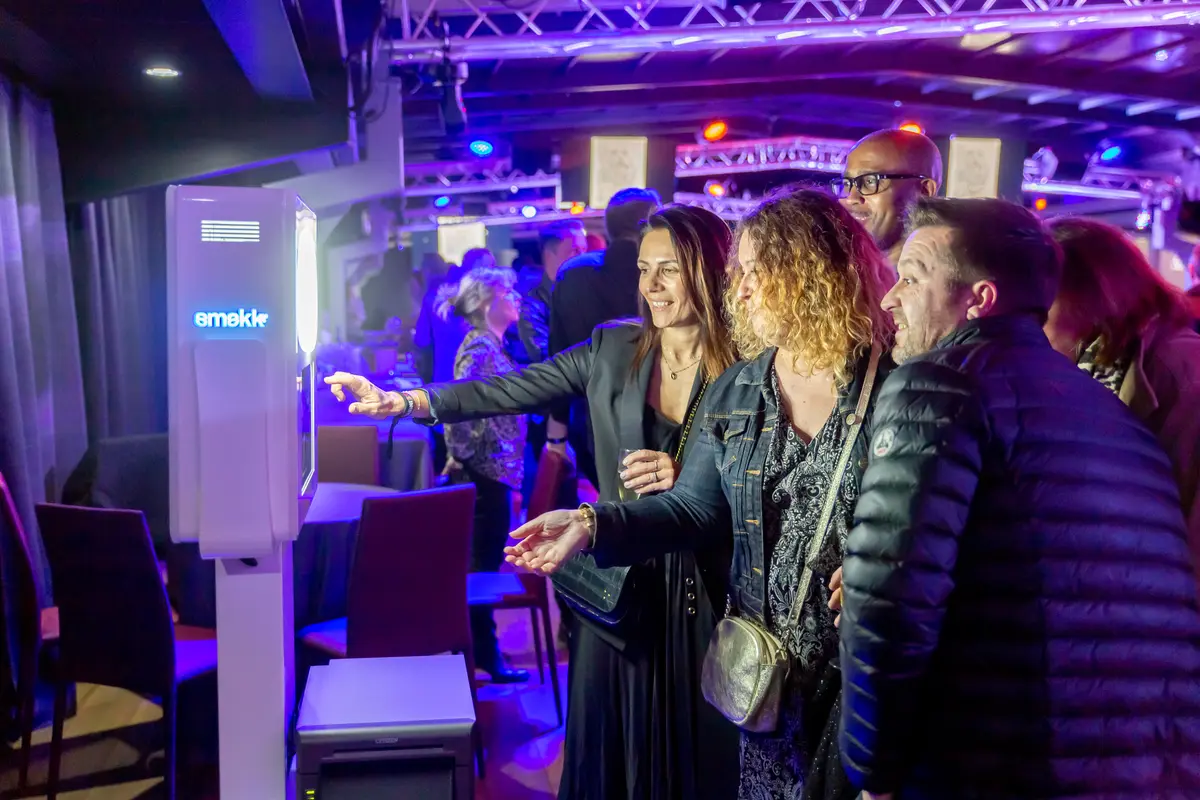 Lancement de produit corporate avec photobooth aux couleurs de la marque
