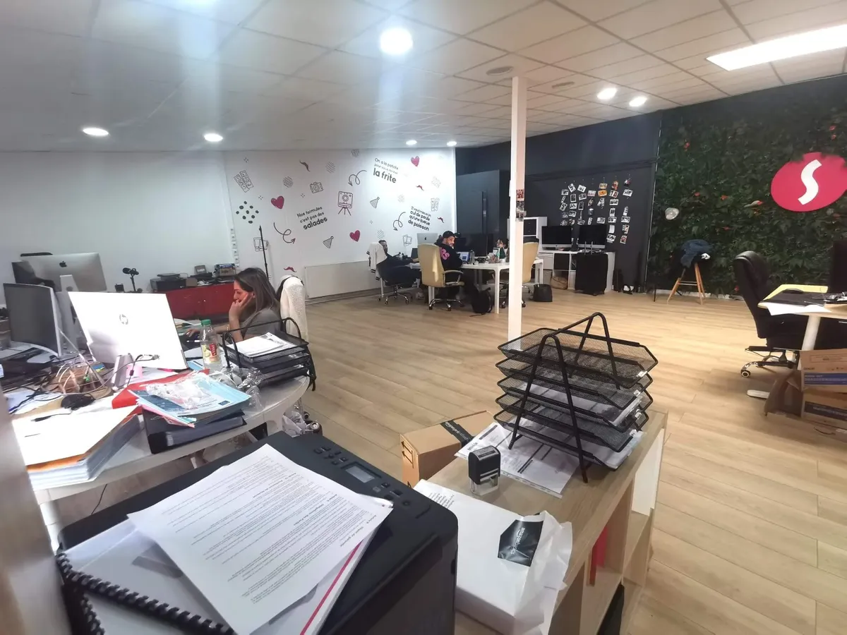 Retrait du photobooth mariage en boutique Shootnbox Paris — valise de transport dédiée