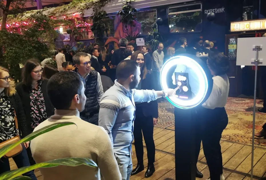 Utilisation des filtres et déguisements digitaux sur la borne Ring pour un anniversaire