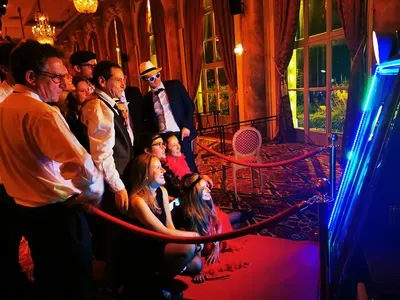 Borne Miroir magique photobooth 160cm Shootnbox cadre doré