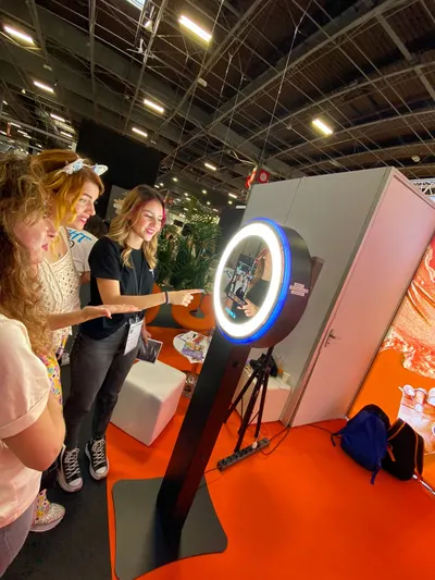Borne photobooth Ring Shootnbox — vue transport et installation