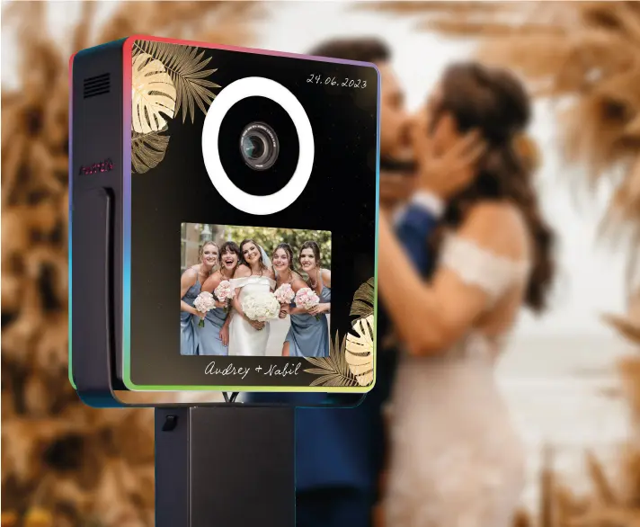 Borne photobooth Shootnbox avec flocage vinyle personnalisé aux couleurs du mariage