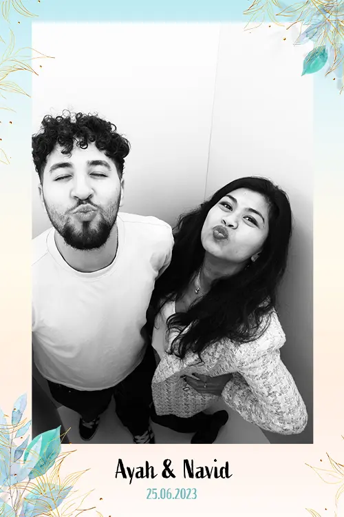 Contour photo Fashion Box — modèle tropical coloré avec motifs floraux et texte festif