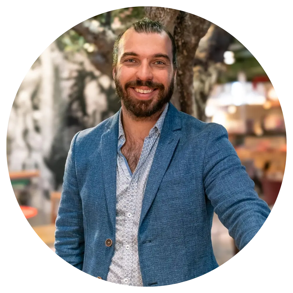 Vincent Piccerelle, your dedicated English-speaking photo booth contact at Shootnbox Paris